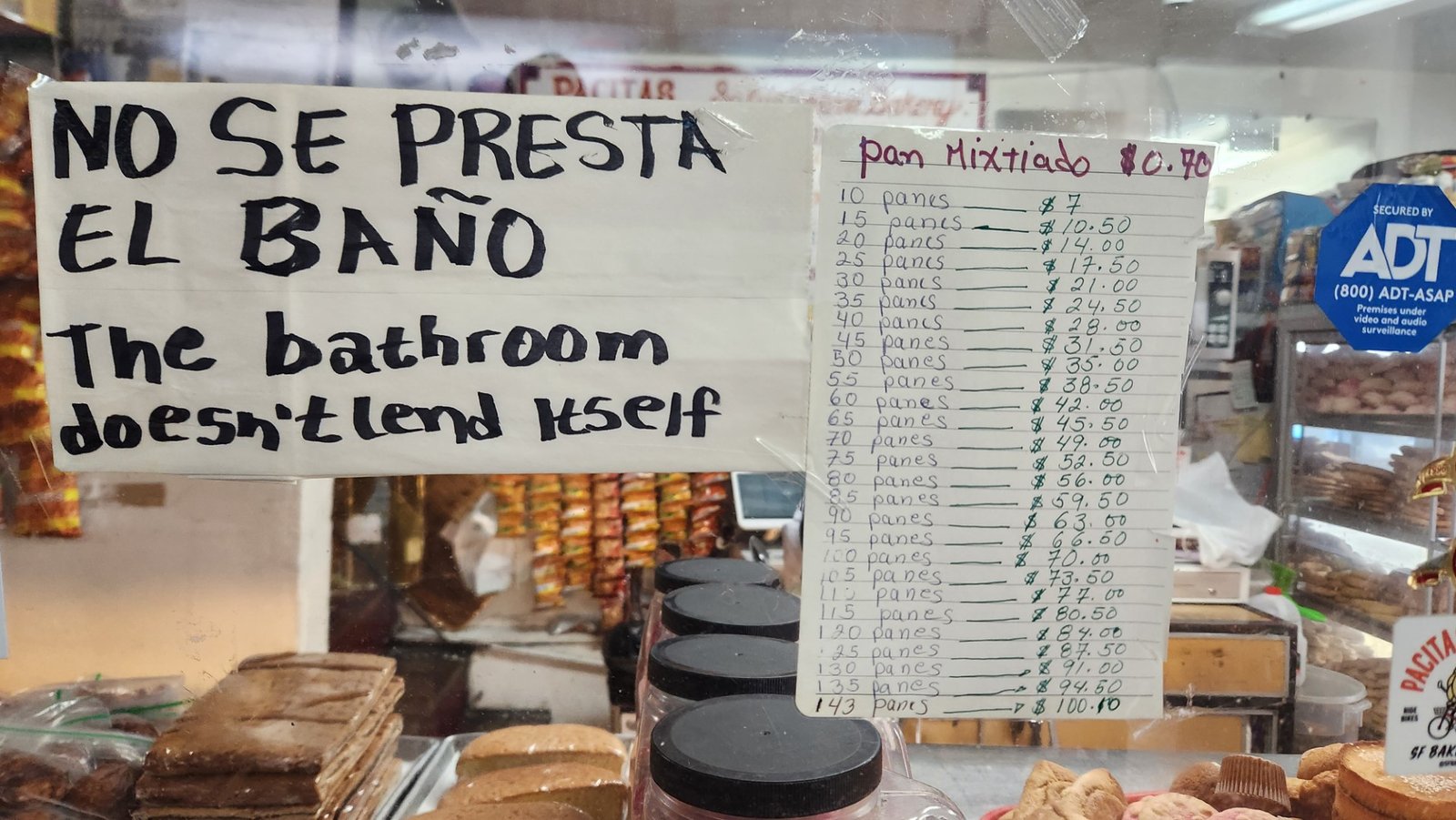 NO SE PRESTA EL BANO - The bathroom doesn't lend itself